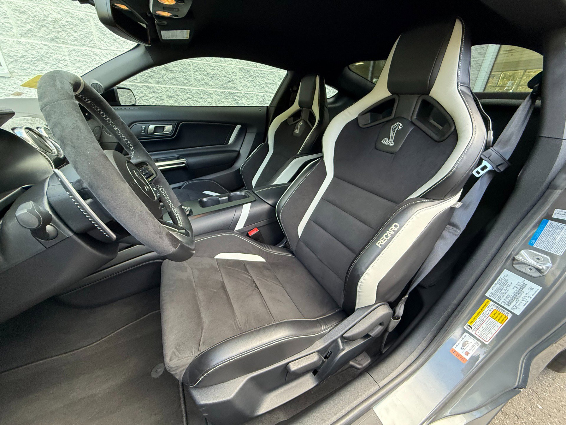 Used 2022 Ford Mustang Shelby GT500 w/ Carbon Fiber Track Pack image 17