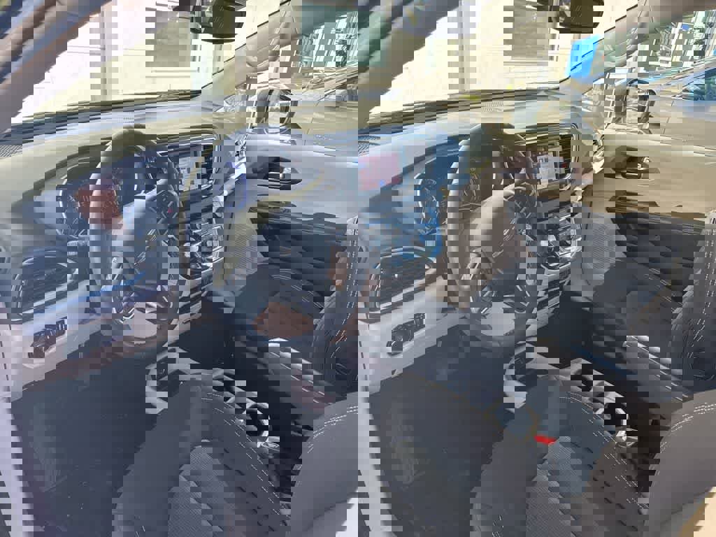 Used 2023 Chrysler Voyager LX image 32