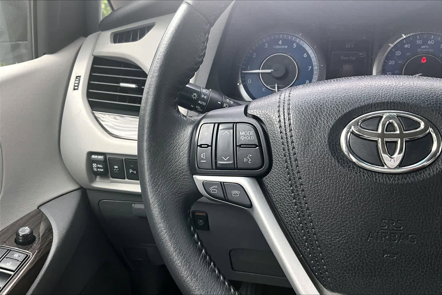 Used 2017 Toyota Sienna XLE w/ XLE Navigation Package FWD image 24
