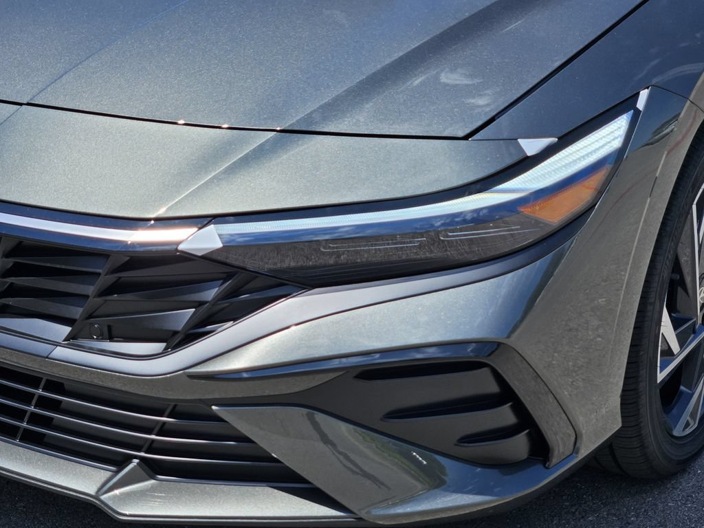New 2026 Hyundai Elantra Limited FWD image 9