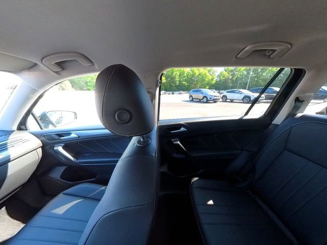Used 2022 Volkswagen Tiguan SE AWD/4WD image 32