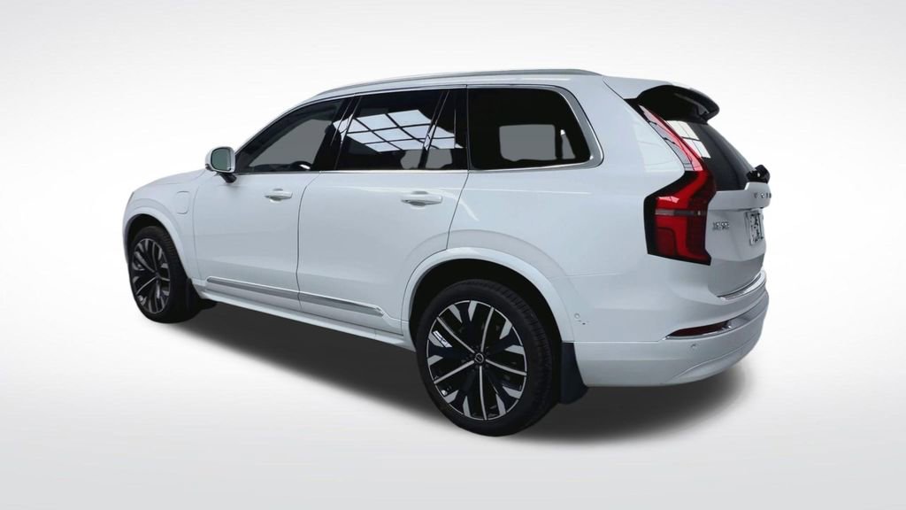 Used 2025 Volvo XC90 T8 Plus w/ Protection Package Premier AWD/4WD image 6