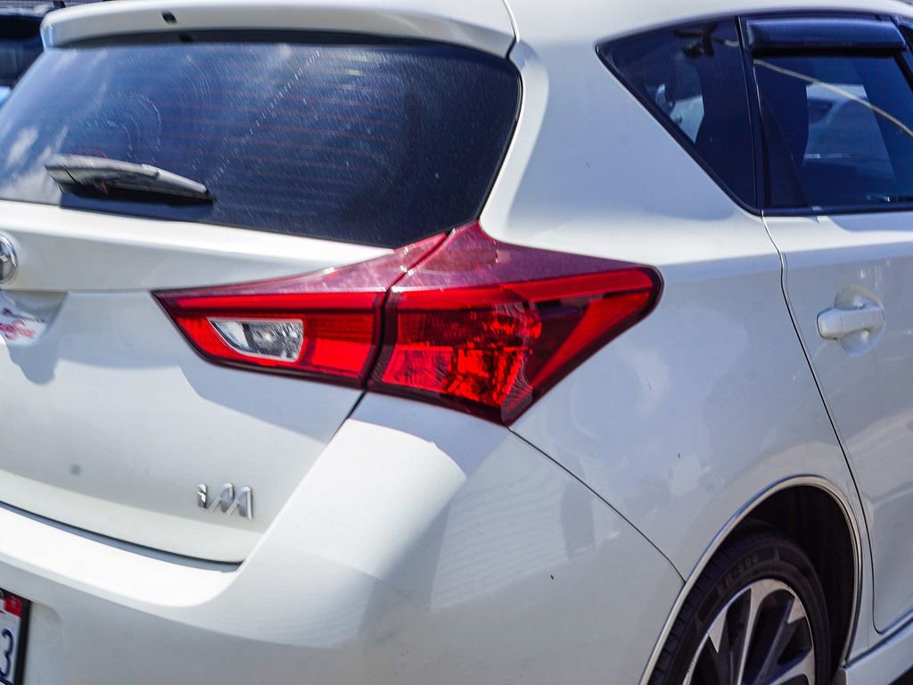 Used 2018 Toyota Corolla iM w/ Carpet Mat Package (TMS) FWD image 7