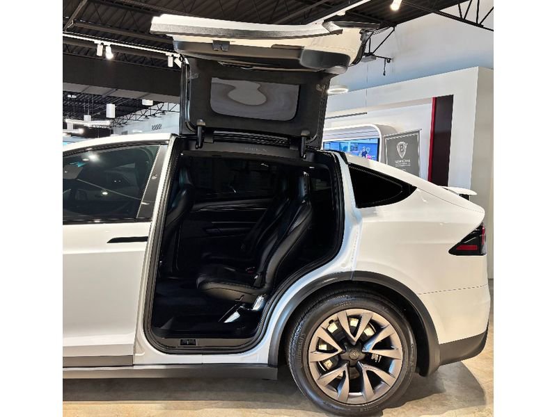 Used 2024 Tesla Model X image 9