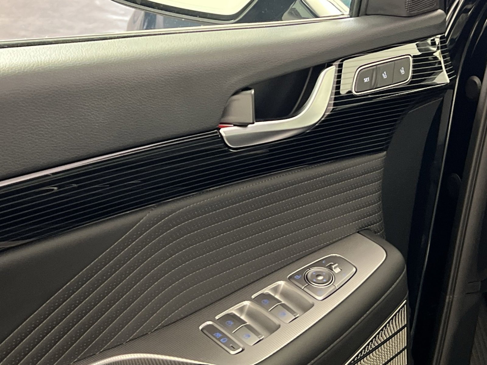 Used 2025 Hyundai Palisade Calligraphy image 15