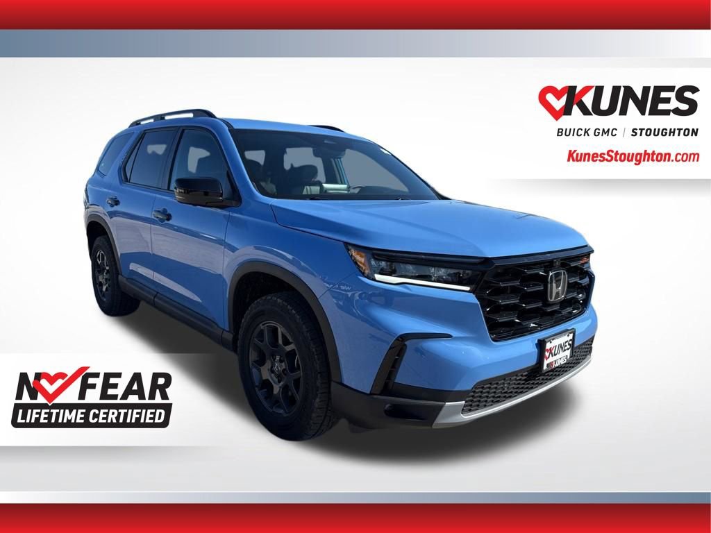 Used 2025 Honda Pilot TrailSport image 4