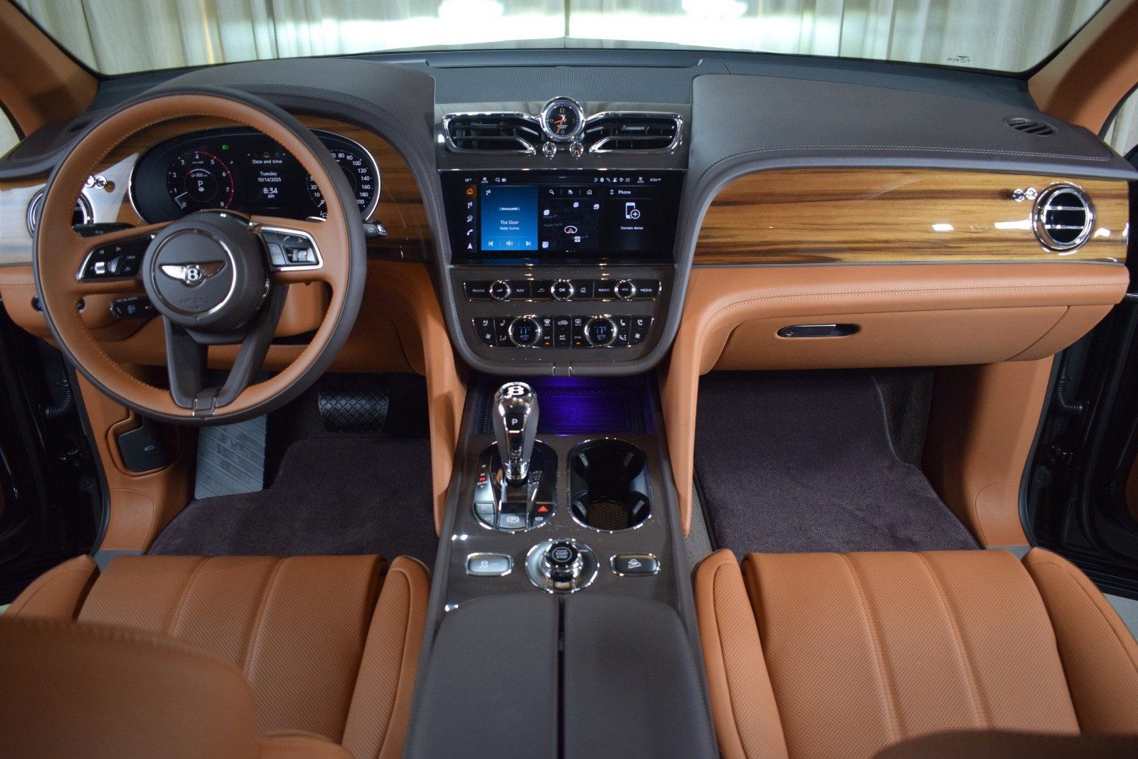 New 2025 Bentley Bentayga image 2