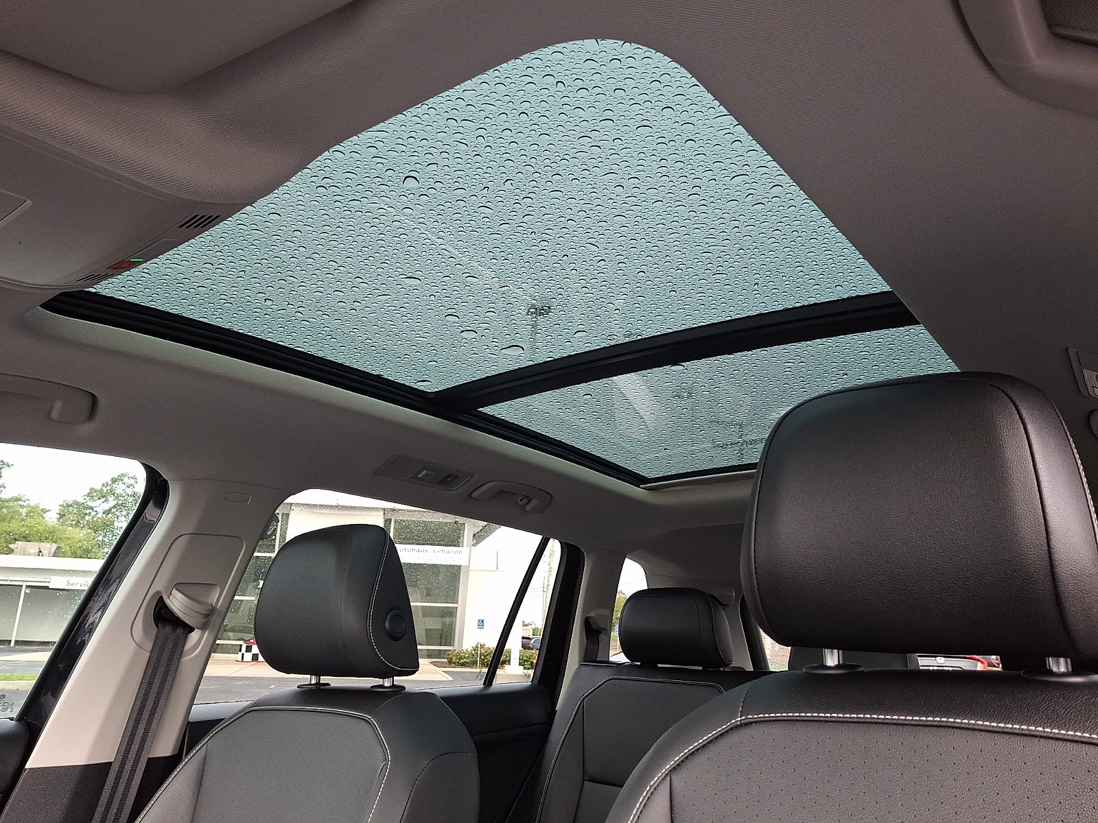 Used 2023 Volkswagen Tiguan SE w/ Panoramic Sunroof Package FWD image 15