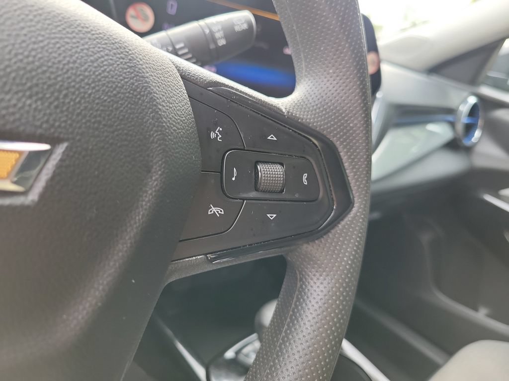 Used 2025 Chevrolet Trax LT FWD image 27