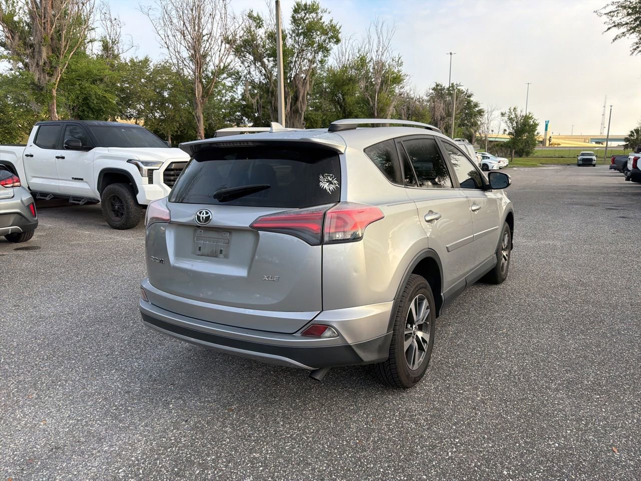 Used 2018 Toyota RAV4 XLE FWD image 5