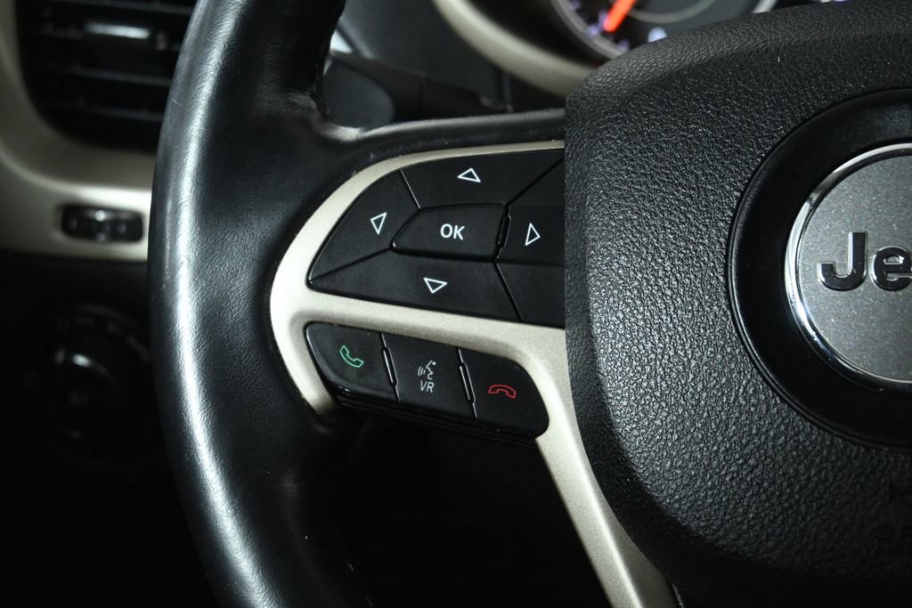 Used 2016 Jeep Cherokee Latitude w/ Cold Weather Group image 18