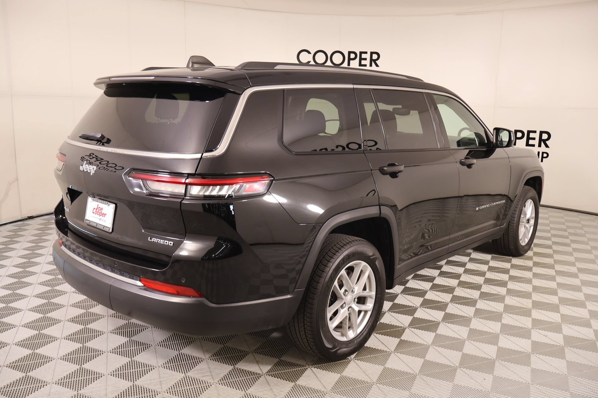 Used 2023 Jeep Grand Cherokee L Laredo AWD/4WD image 20