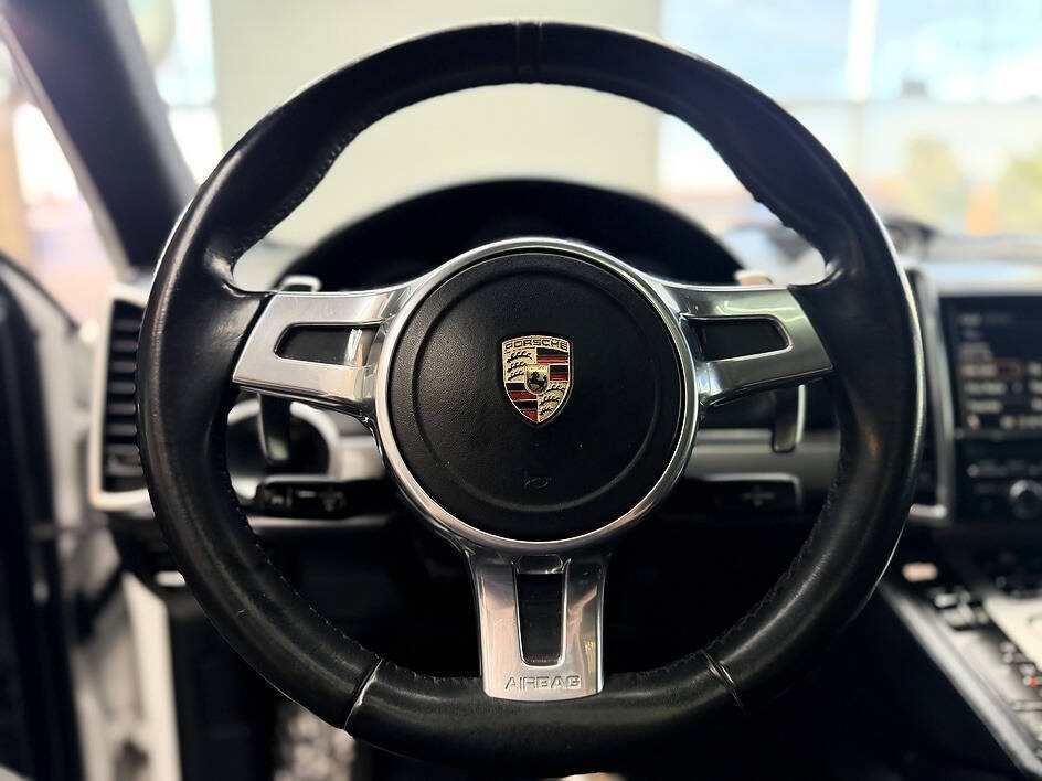 Used 2012 Porsche Cayenne Turbo AWD/4WD image 9