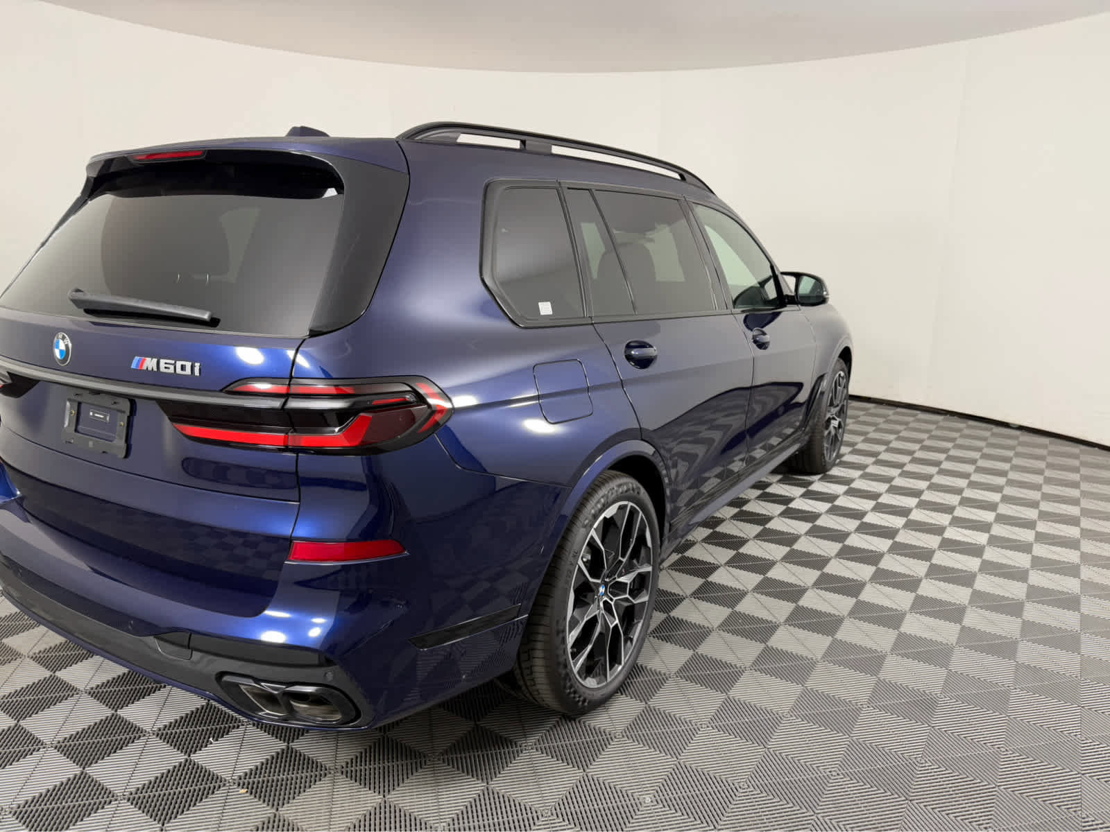 New 2026 BMW X7 M60i image 3