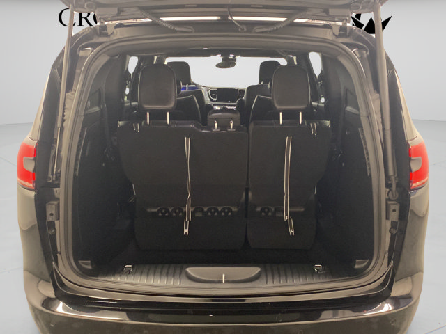 Used 2025 Chrysler Pacifica Limited AWD/4WD image 35