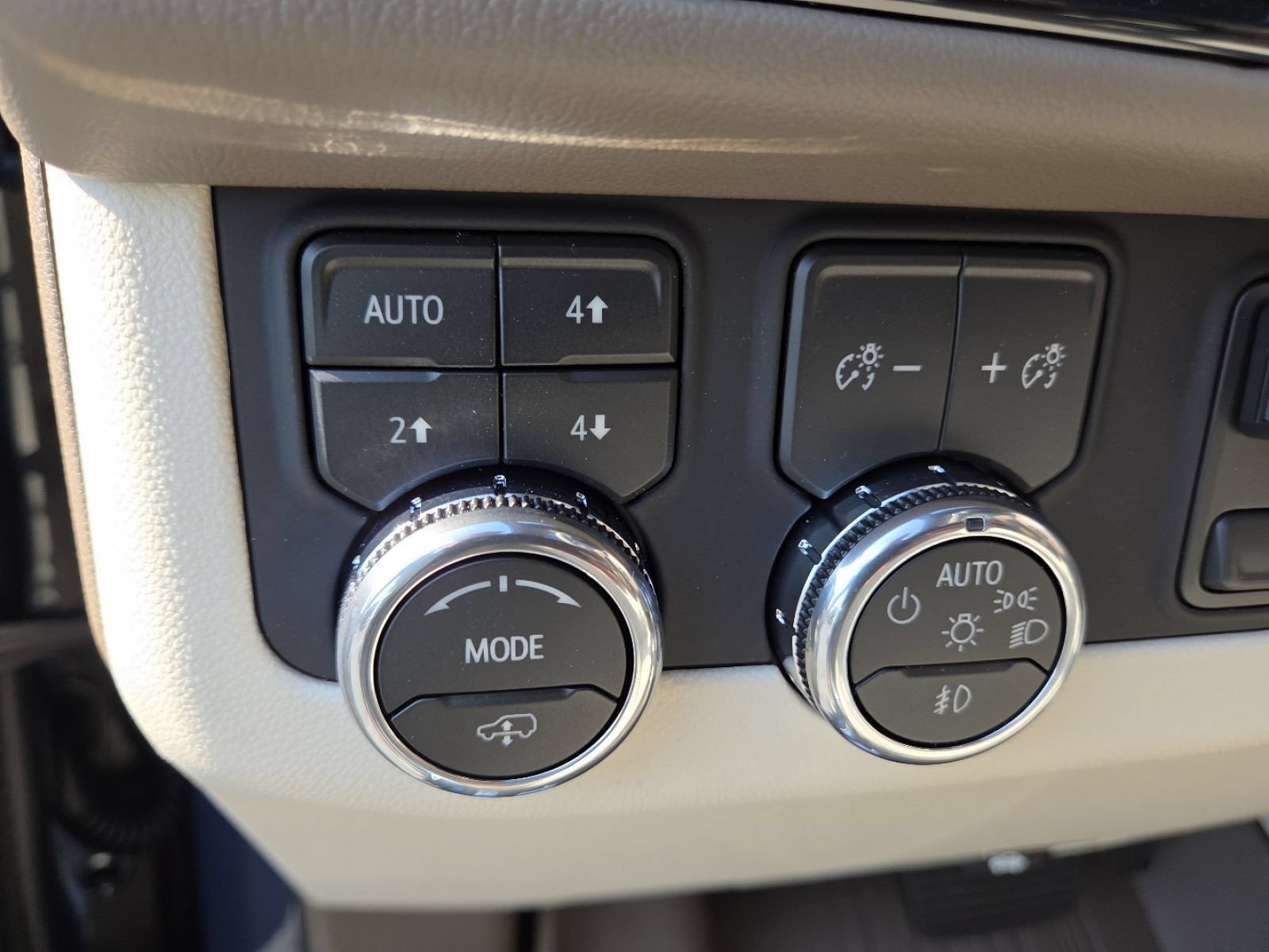 New 2026 GMC Yukon XL Denali w/ Denali Reserve Package AWD/4WD image 6