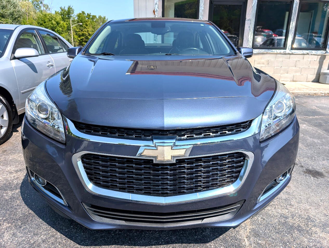 Used 2015 Chevrolet Malibu LT image 2