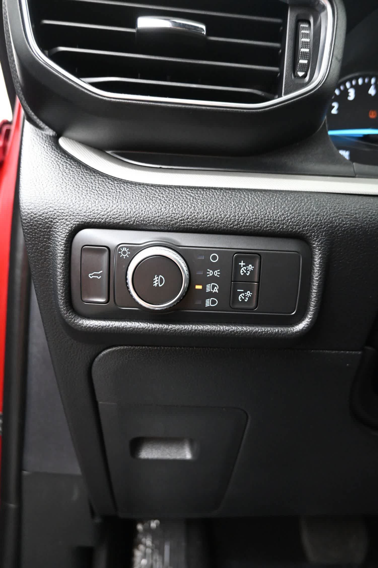 Used 2020 Ford Explorer XLT w/ Equipment Group 202A AWD/4WD image 23
