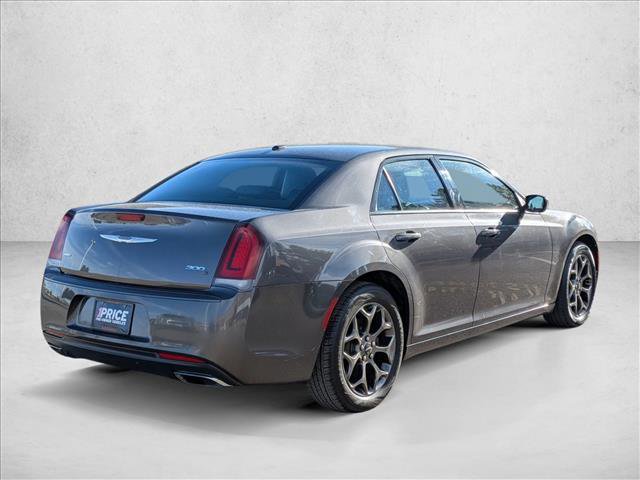 Used 2017 Chrysler 300 S image 5