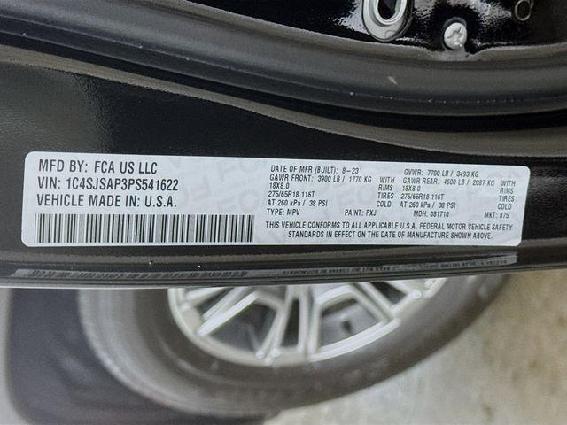 Used 2023 Jeep Wagoneer L 4WD image 39