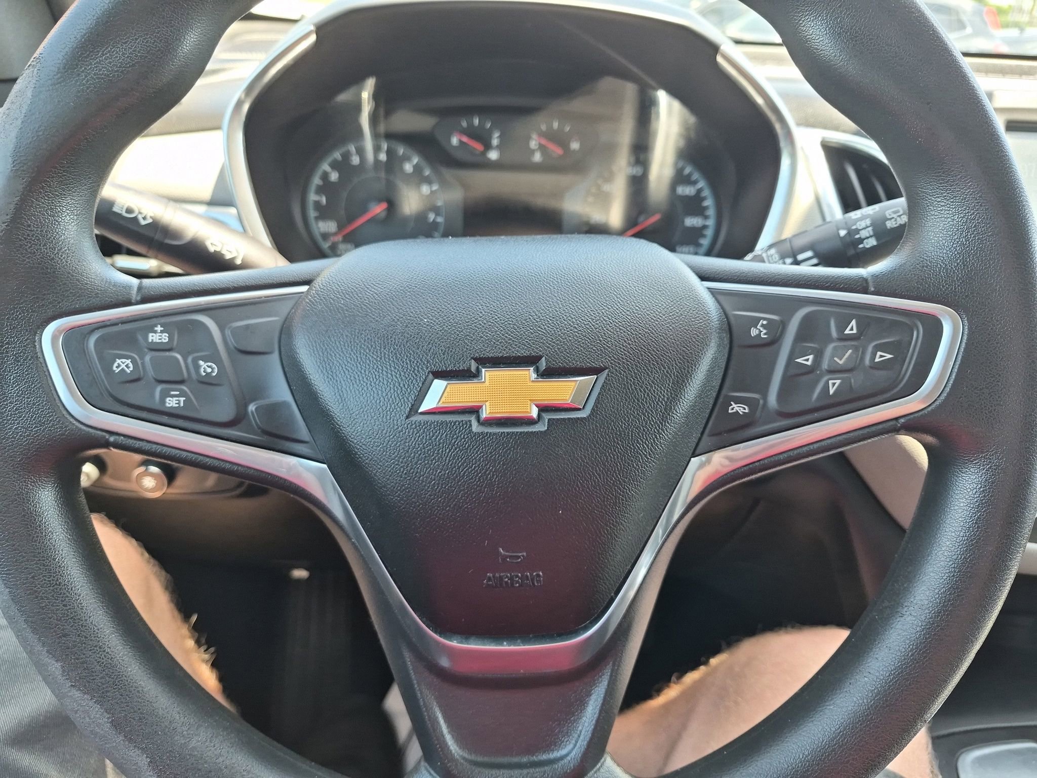 Used 2018 Chevrolet Equinox LS w/ LPO, Cargo Package FWD image 14