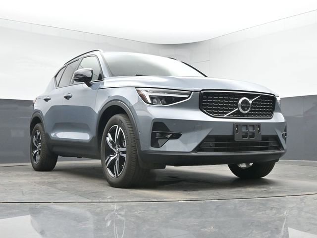 Used 2023 Volvo XC40 B5 Plus w/ Protection Package Premier AWD/4WD image 11