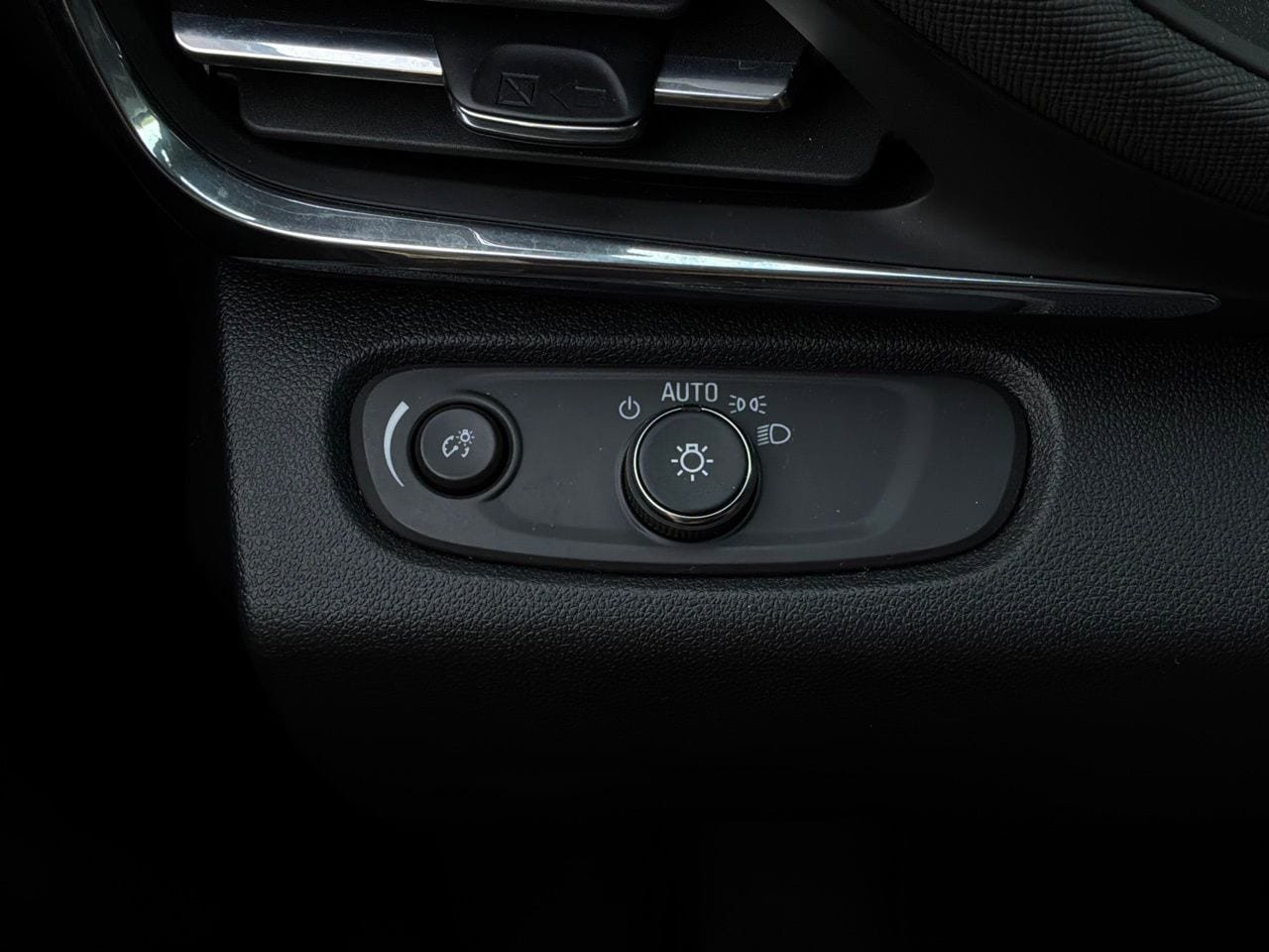 Used 2025 Buick Envista Preferred FWD image 20