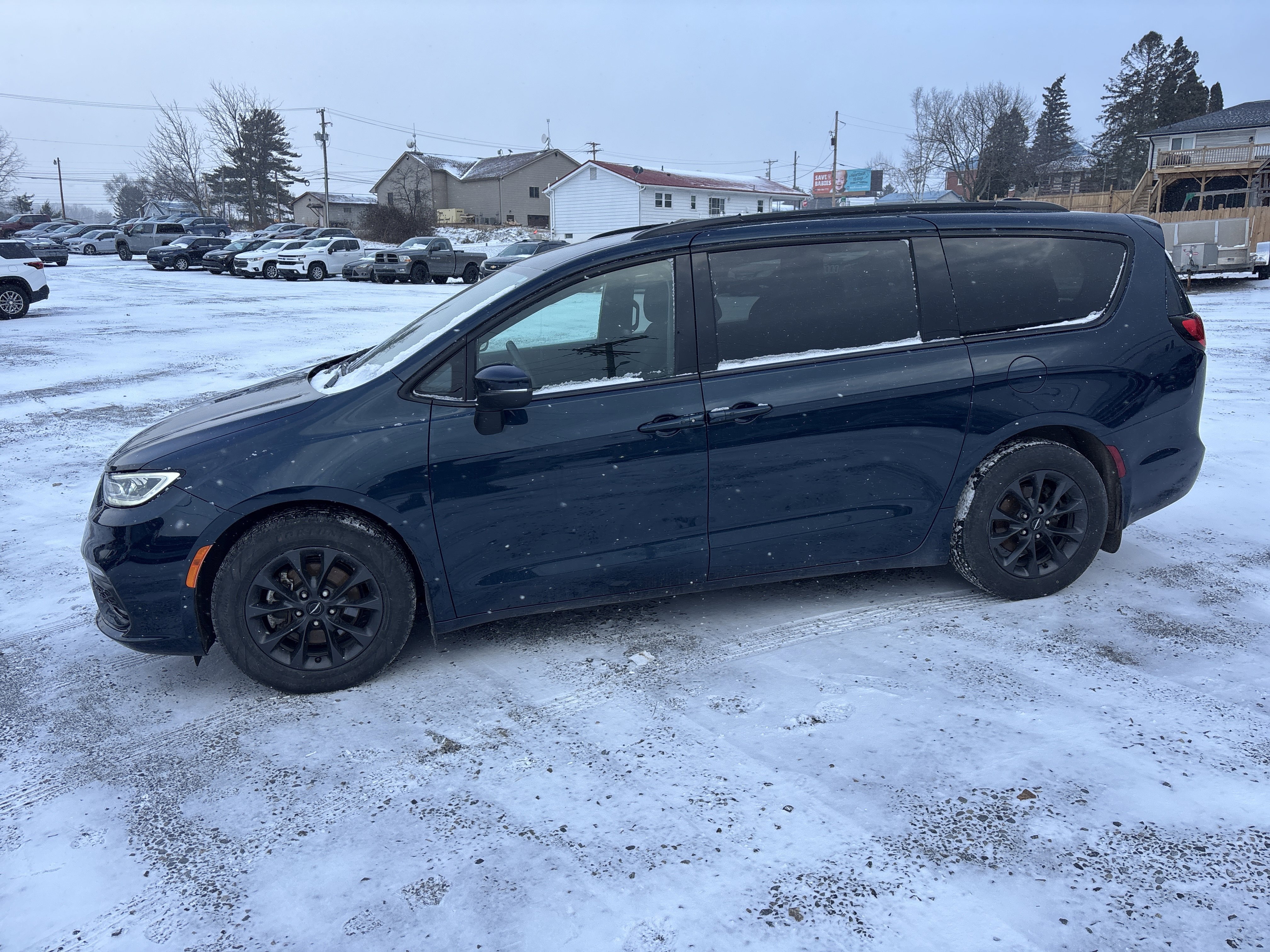 Used 2023 Chrysler Pacifica Touring w/ S Appearance Package image 7