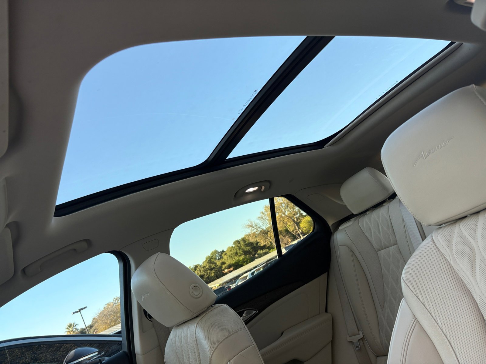 Used 2023 Buick Envision Avenir image 19