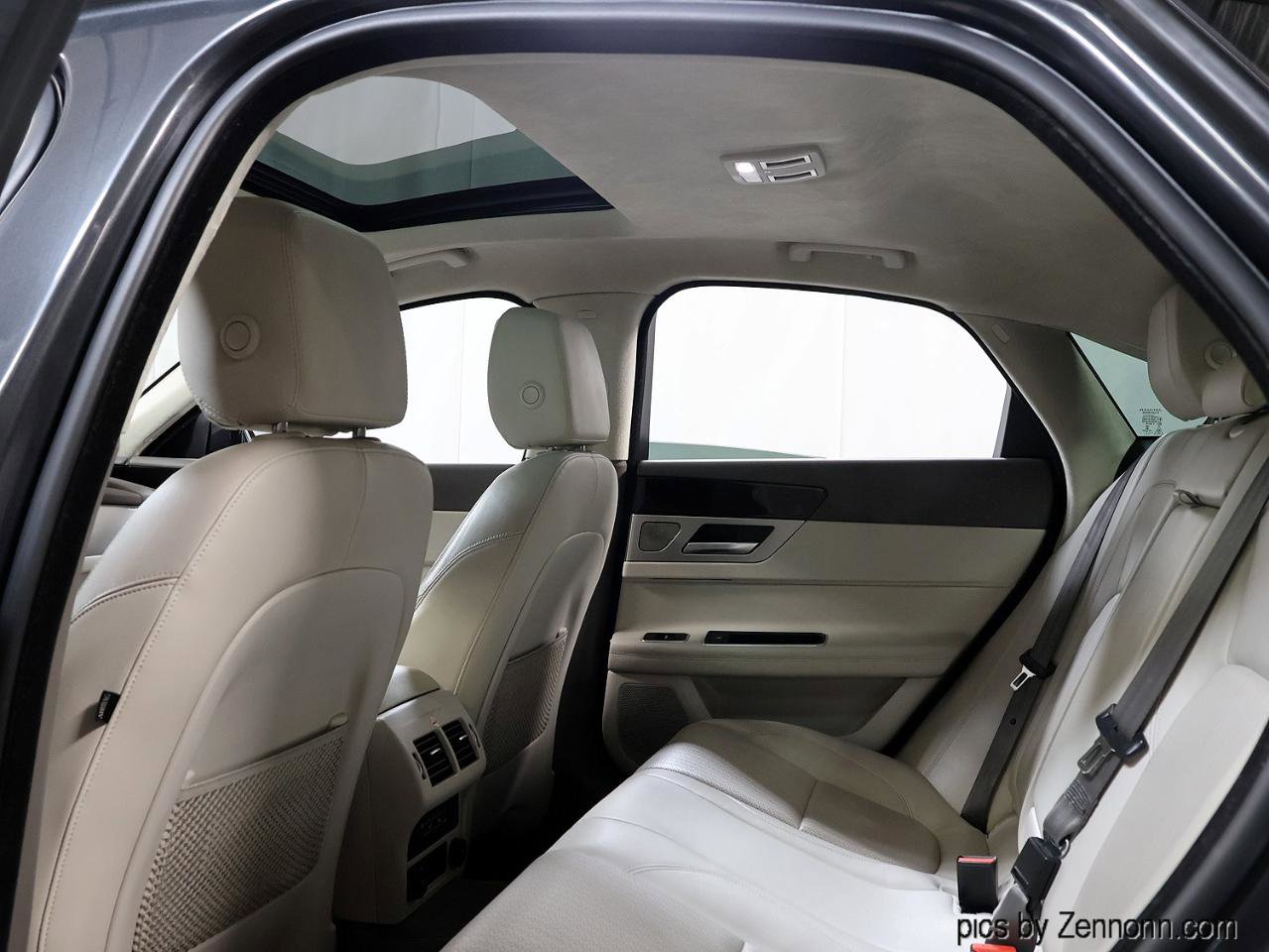 Used 2020 Jaguar XF Prestige image 14