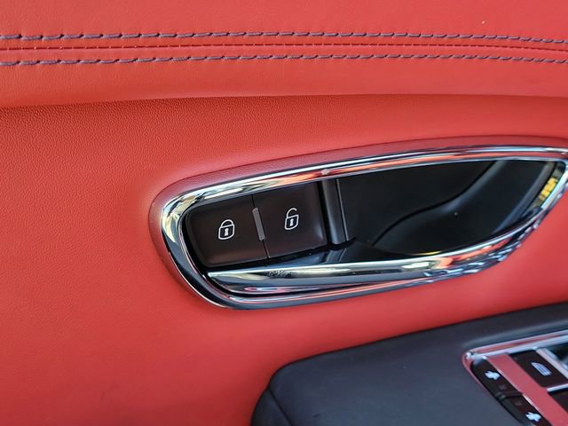 Used 2022 Bentley Bentayga image 18