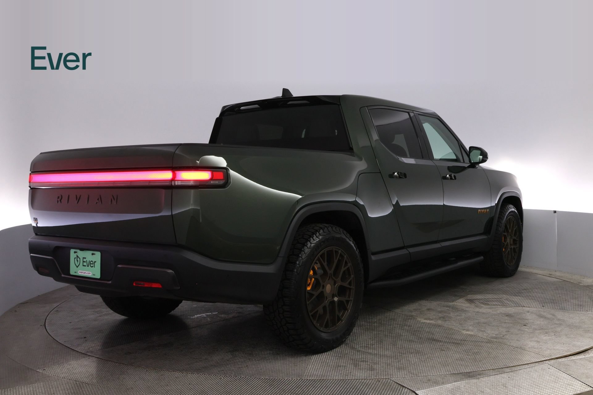 Used 2025 Rivian R1T Premium Tri AWD/4WD image 3