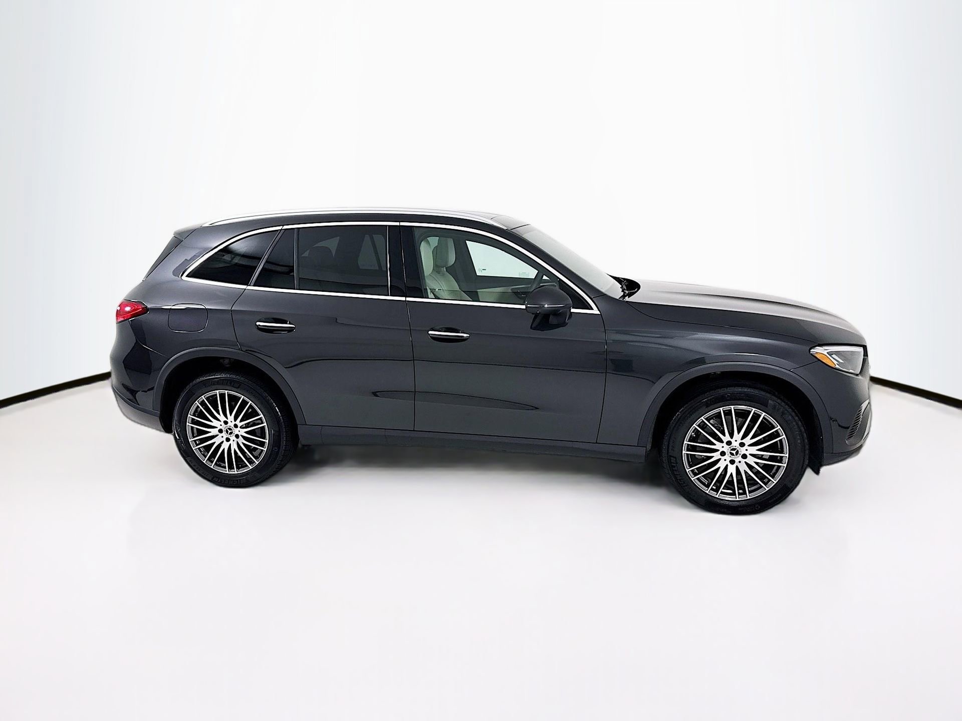 Used 2026 Mercedes-Benz GLC 300 image 9