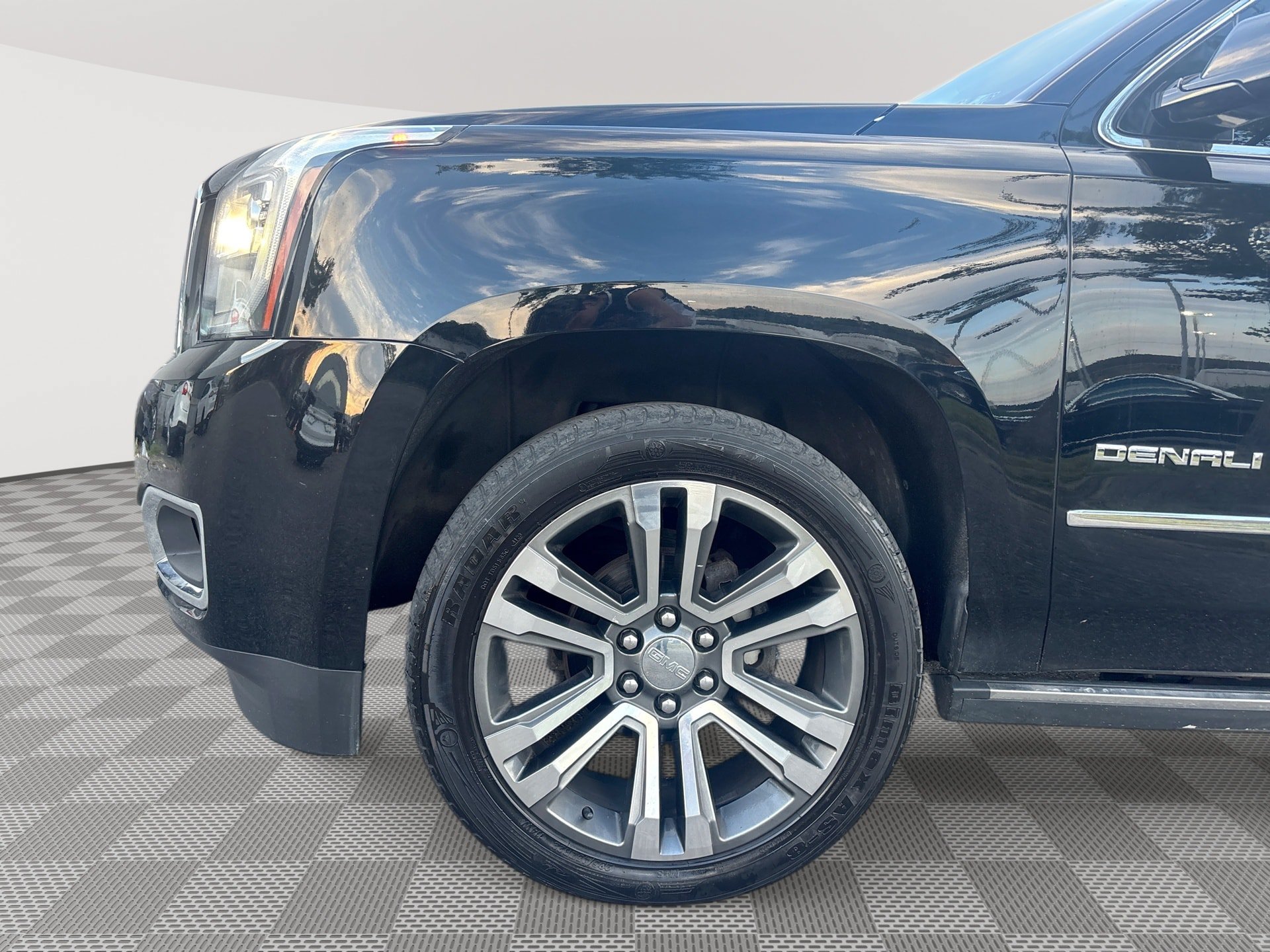 Used 2017 GMC Yukon Denali w/ Open Road Package AWD/4WD image 19