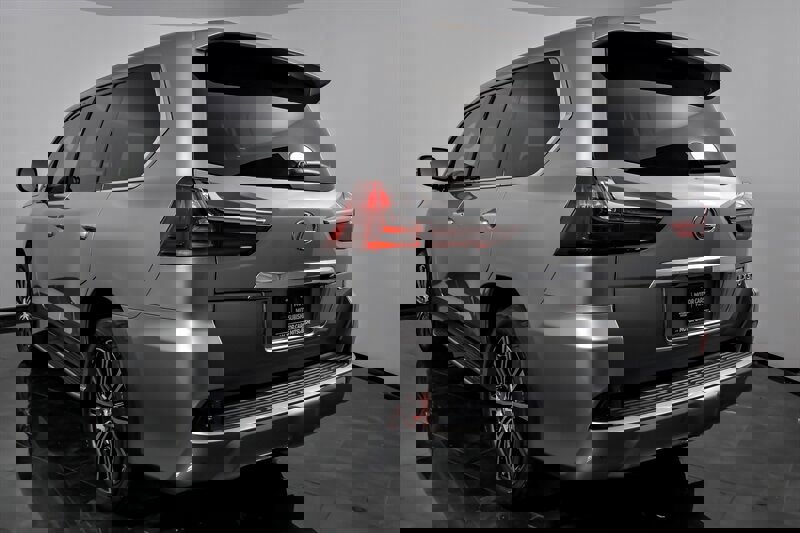 Used 2021 Lexus LX 570 4WD w/ Luxury Package image 8