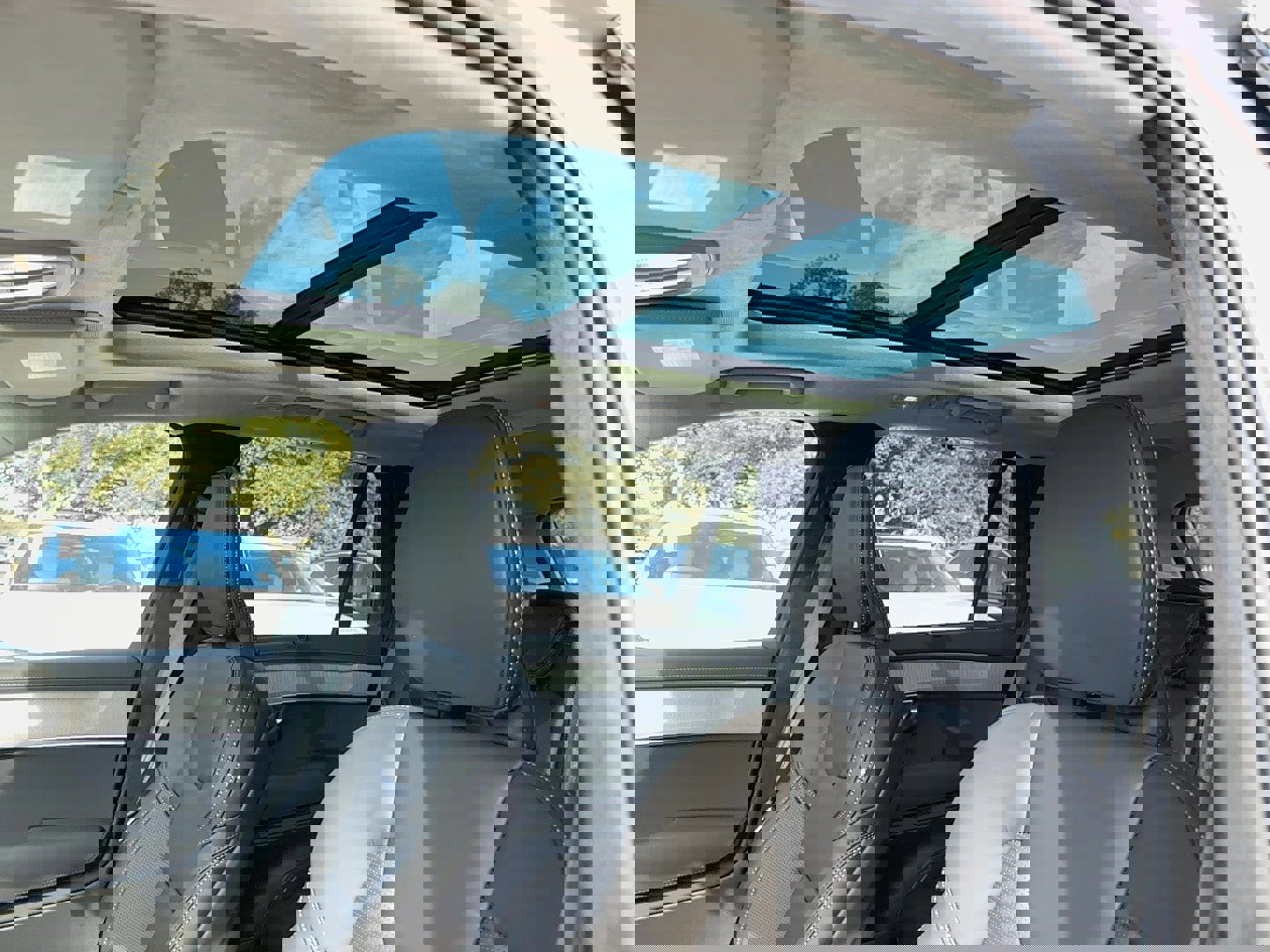 New 2026 Volvo XC90 T8 Ultra w/ Lounge Package image 13