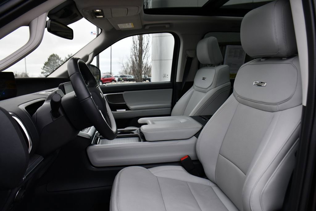 Used 2025 Ford Expedition Platinum AWD/4WD image 13