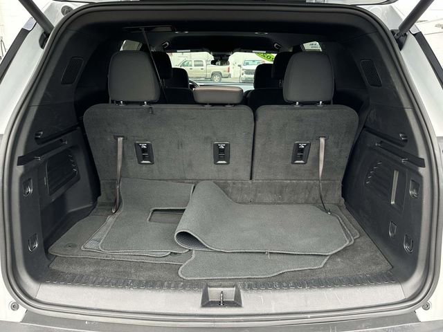 Used 2025 Chevrolet Traverse LT image 21