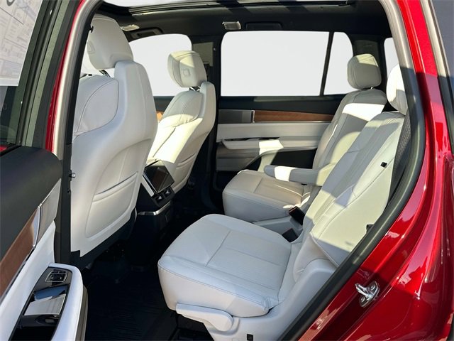 Used 2026 Cadillac Vistiq Sport image 11