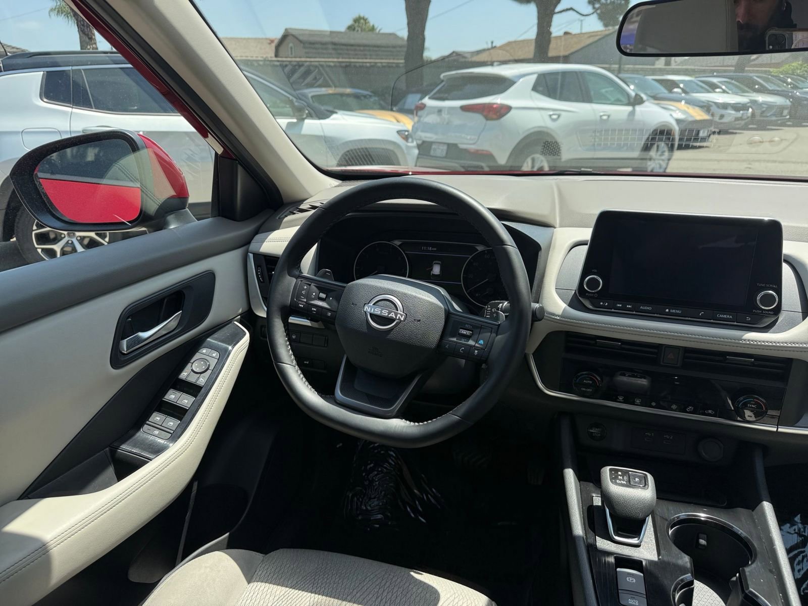 Used 2025 Nissan Rogue SV FWD image 32