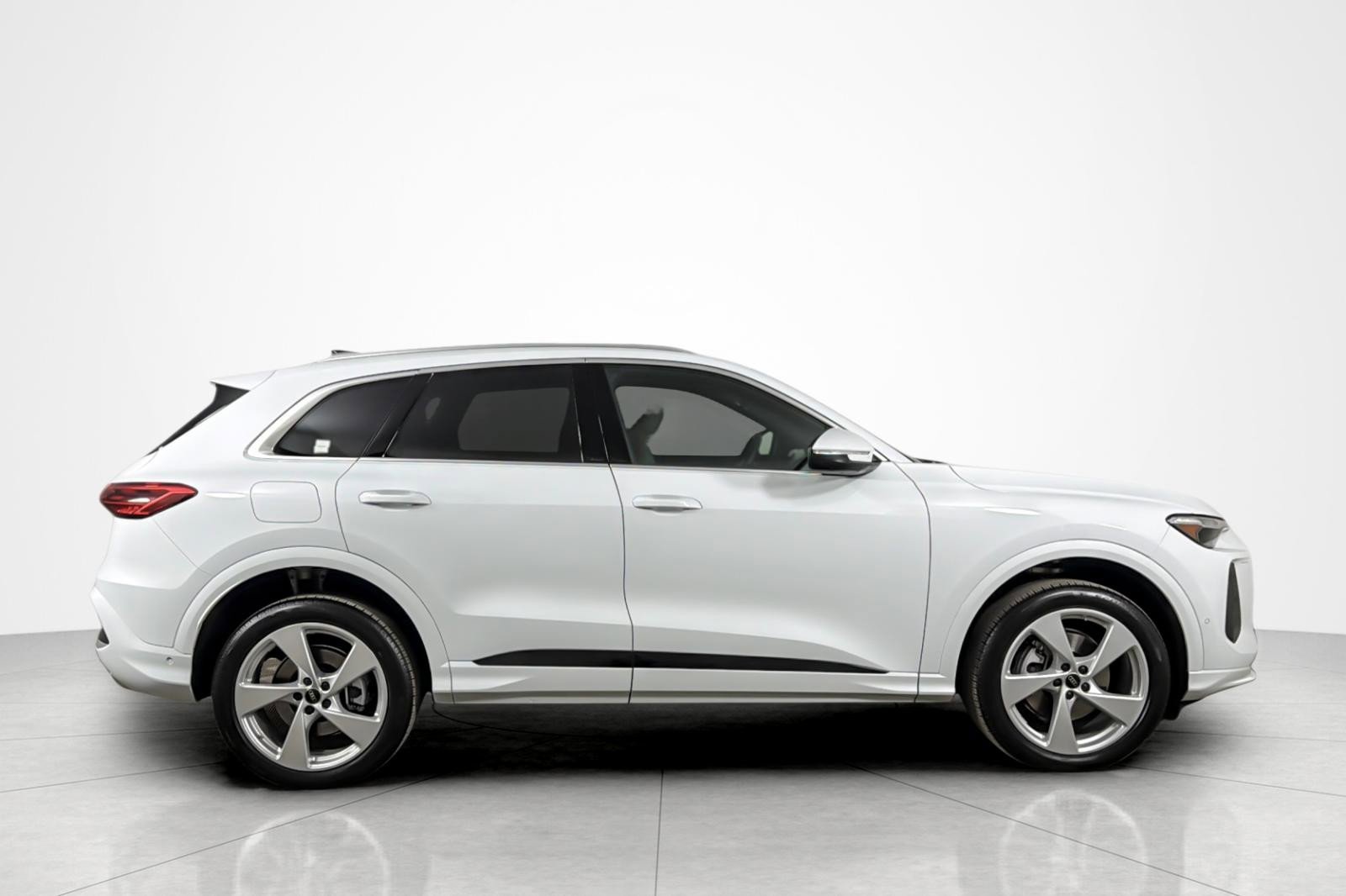 Used 2025 Audi Q5 Premium Plus w/ Premium Plus image 6