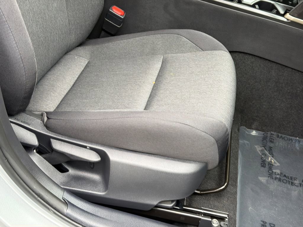 Used 2025 Toyota Camry LE w/ Convenience Package image 11