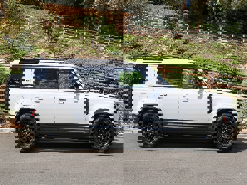 Used 2024 Land Rover Defender 110 S image 7