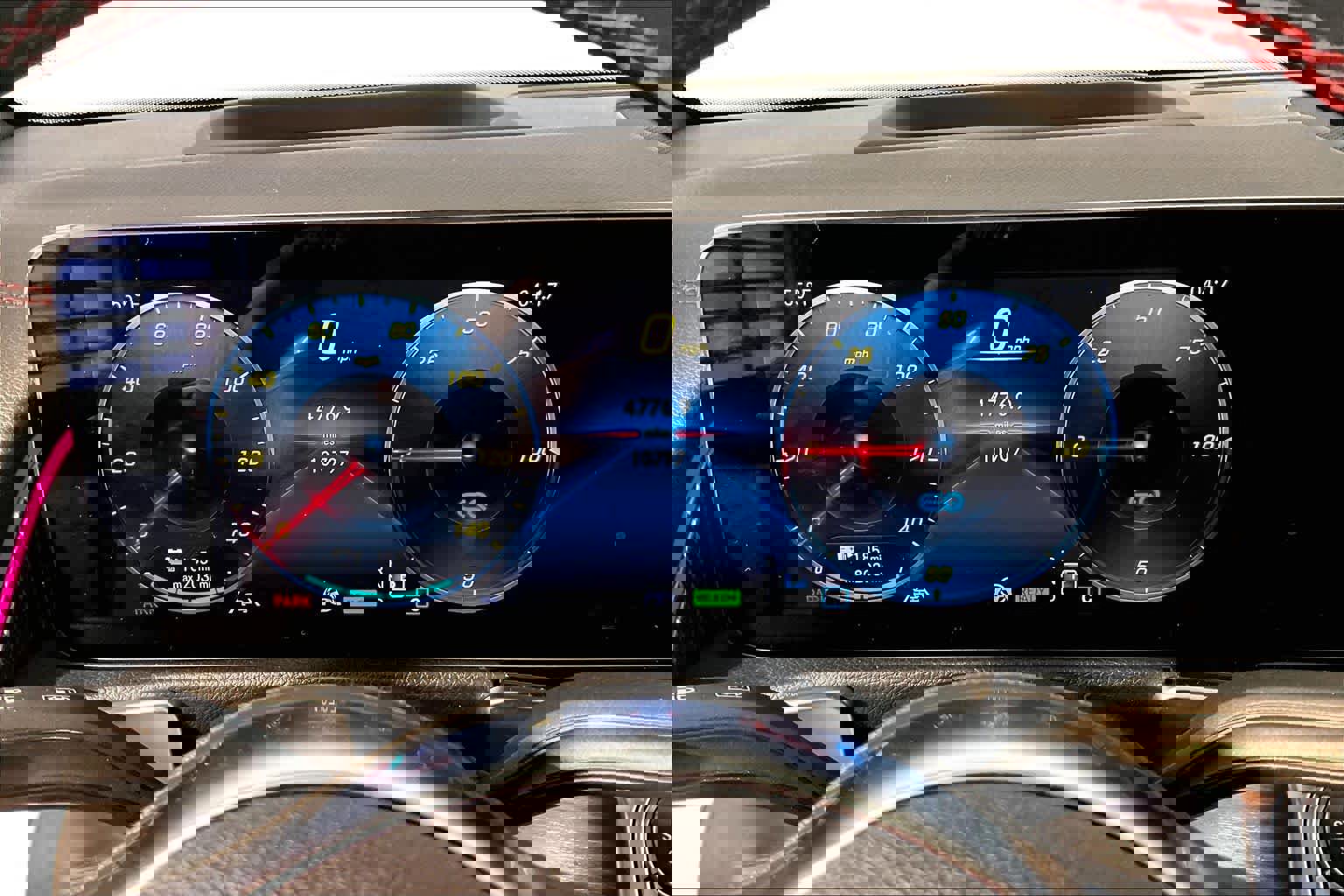 Used 2023 Mercedes-Benz EQB 300 4MATIC image 25