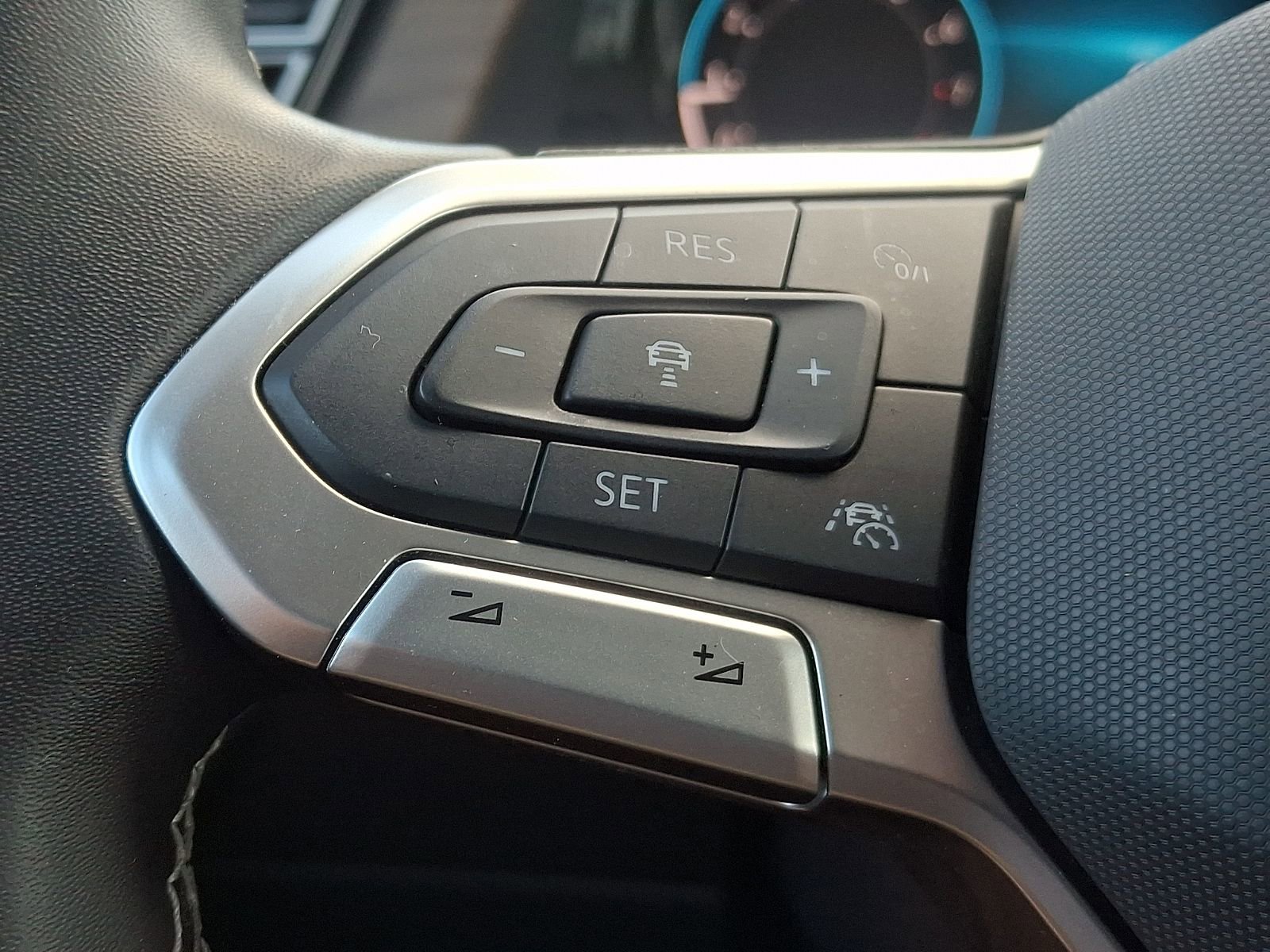 Used 2024 Volkswagen Atlas SE AWD/4WD image 20