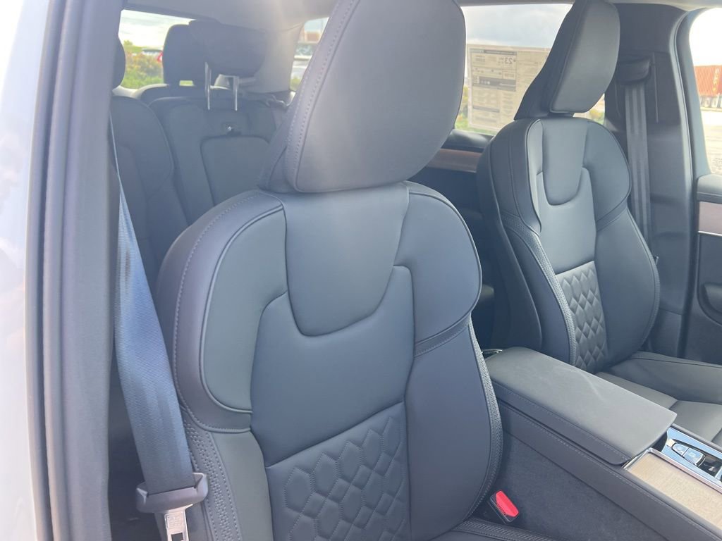 New 2026 Volvo XC90 B6 Plus w/ Protection Package Premier image 40