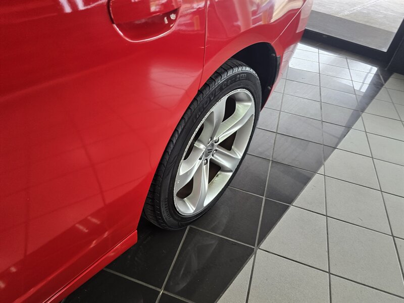Used 2018 Dodge Charger R/T RWD image 33