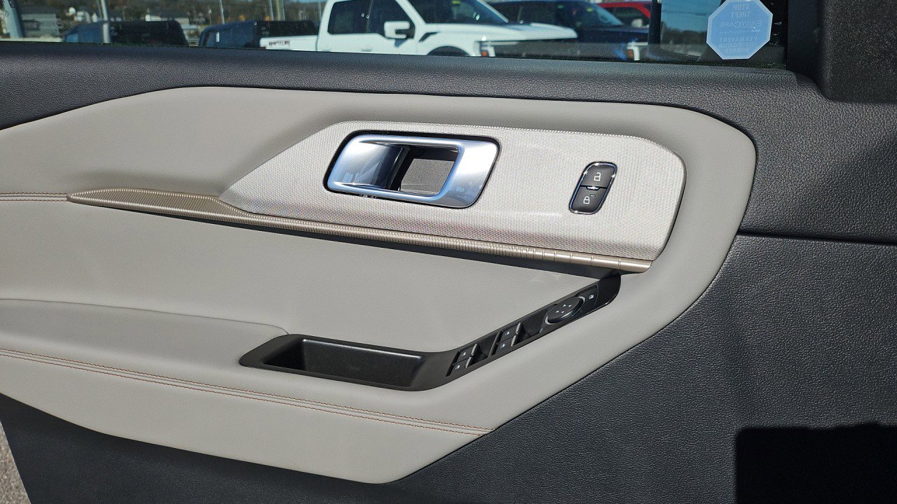 New 2025 Ford Explorer Active w/ Active Comfort Package image 6