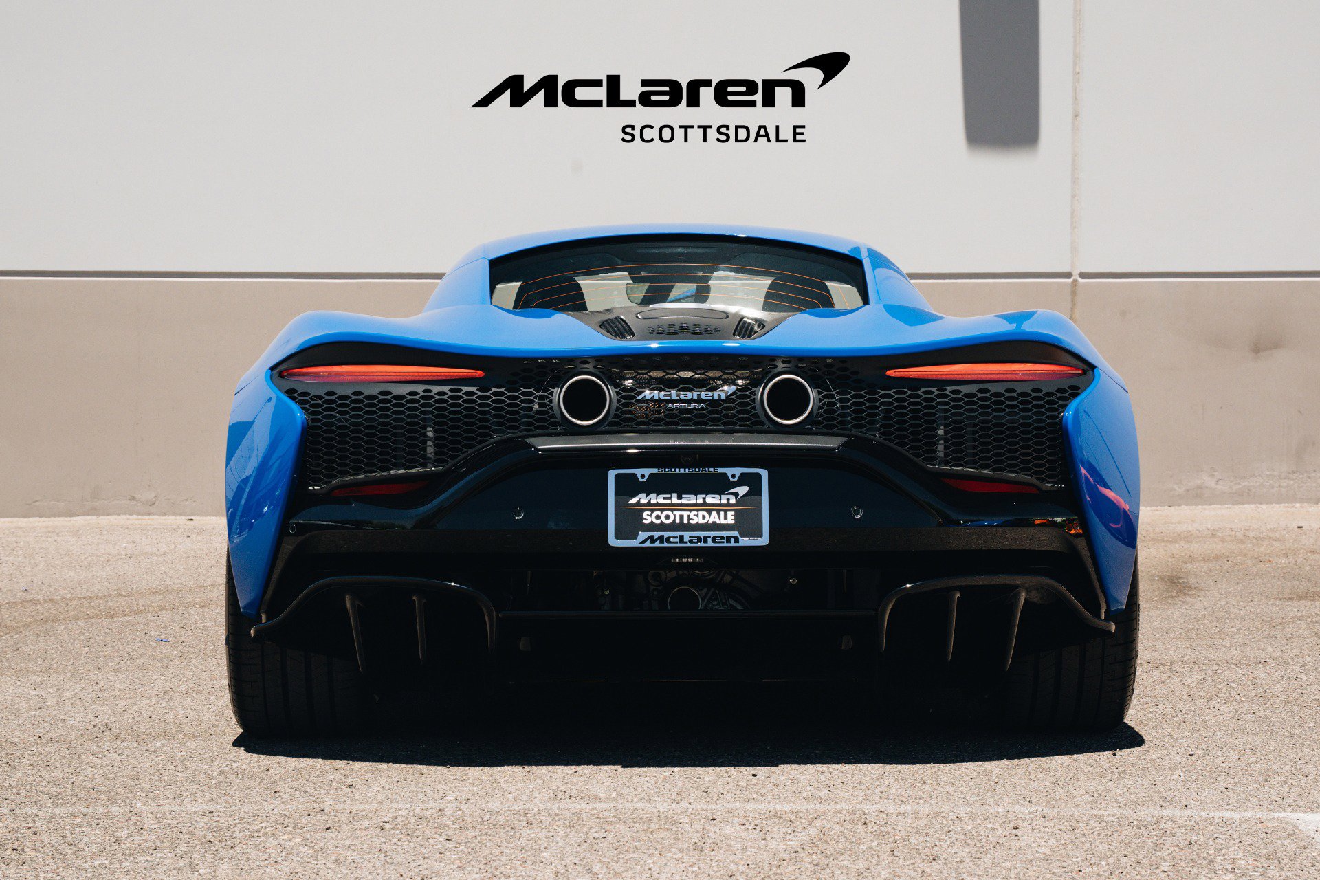 Used 2023 McLaren Artura image 6