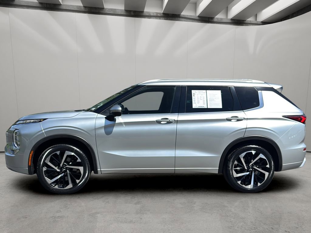 Used 2022 Mitsubishi Outlander SEL FWD image 2